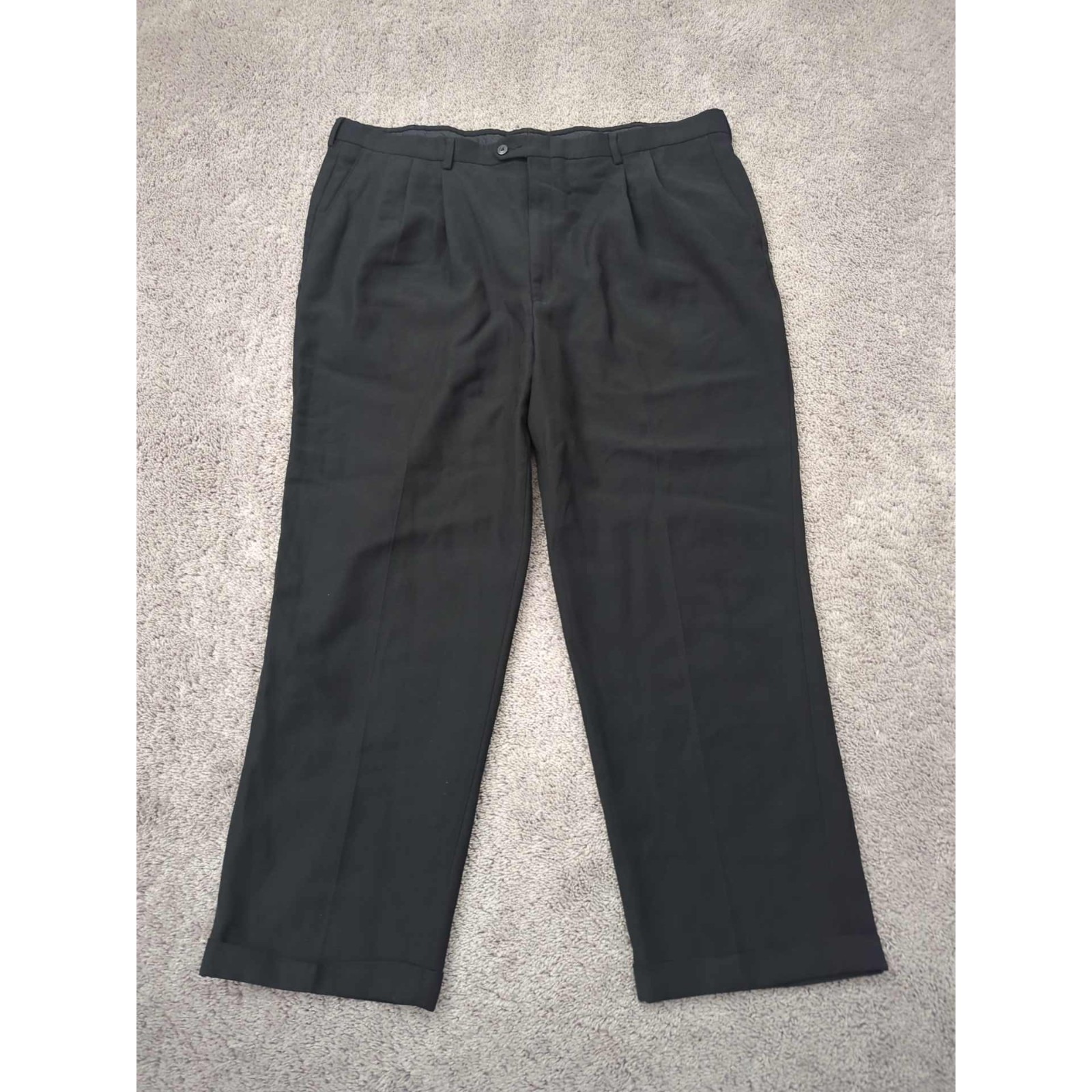 Haggar Dress Pants Mens 44x30 Black Straight Pleated Cuffed Hem Poly